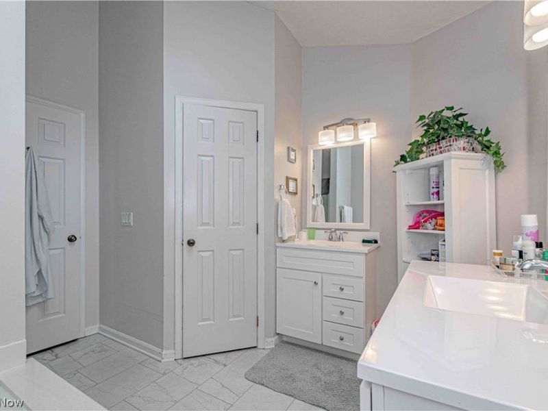 18316 Sherbrooke Oval , Strongsville, OH 44136 Photo 20