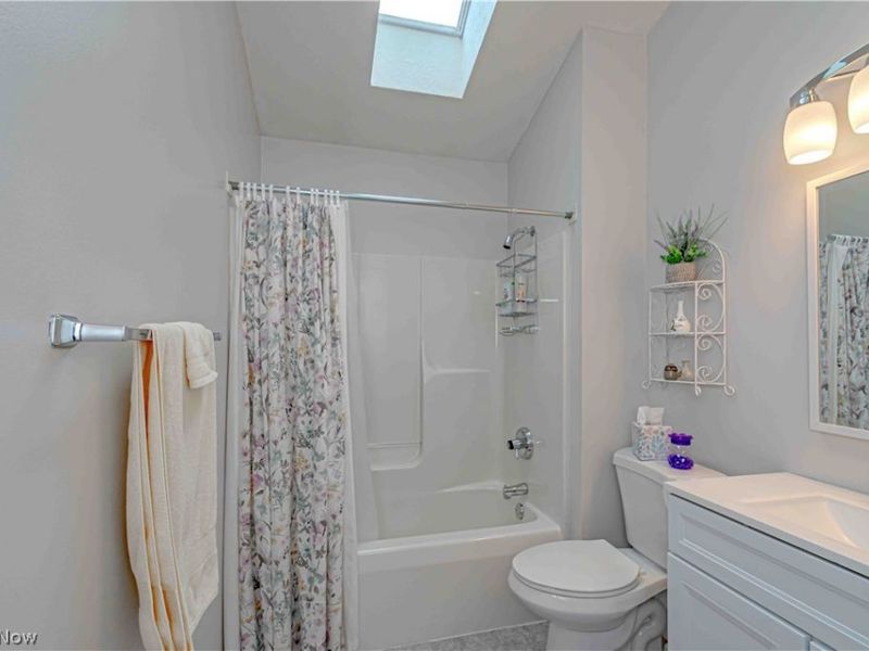 18316 Sherbrooke Oval , Strongsville, OH 44136 Photo 23