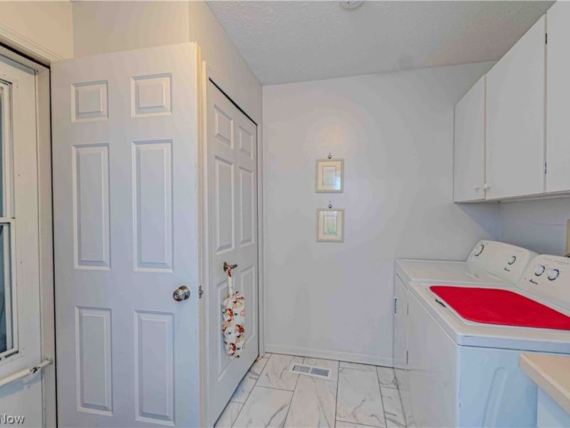 18316 Sherbrooke Oval , Strongsville, OH 44136 Photo 24