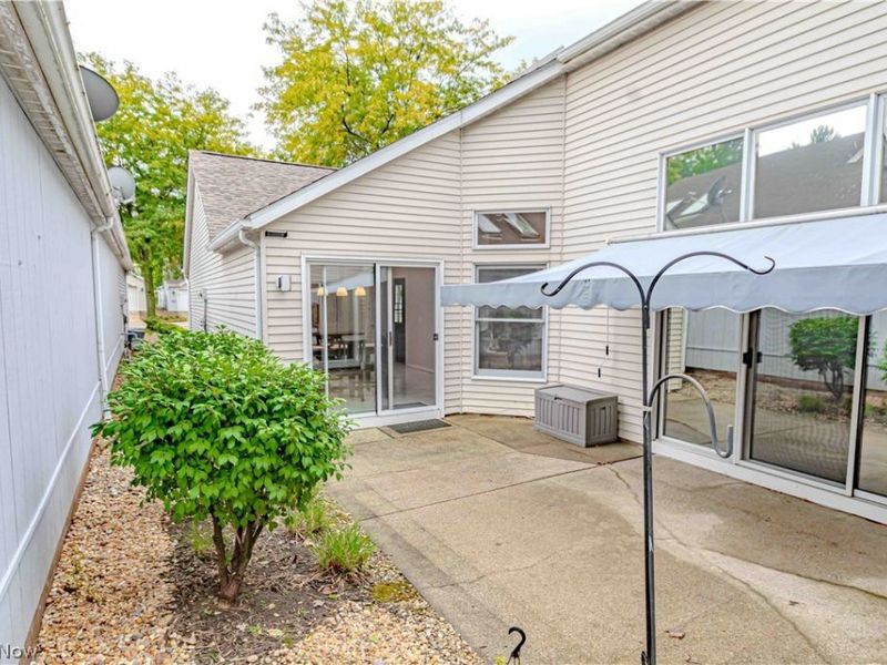 18316 Sherbrooke Oval , Strongsville, OH 44136 Photo 27
