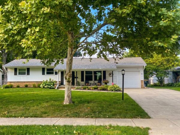 241 Arrowhead Trail , Carol Stream, IL 60188