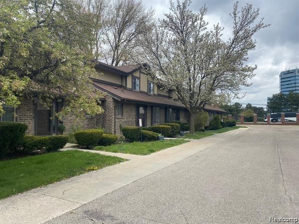 28129 FRANKLIN Road, Unit 105, Southfield, Mi 48034