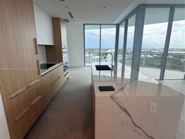 2411 Laguna Cir , Unit 2911, North Miami, FL 33181