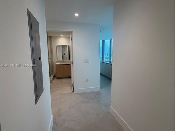 2411 Laguna Cir , Unit 2911, North Miami, FL 33181
