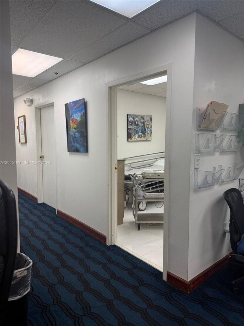 410 W 41st St , Unit 400, Miami Beach, FL 33140 Photo
