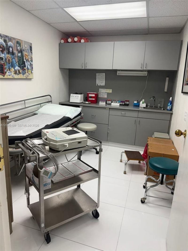 410 W 41st St , Unit 400, Miami Beach, FL 33140 Photo