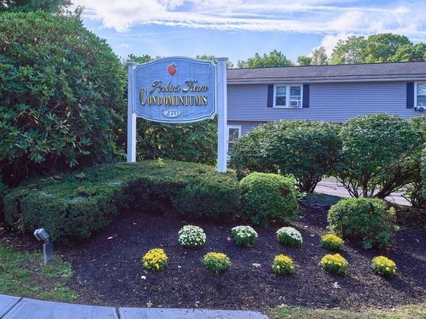 270 Sunderland Rd, Unit 40, Worcester, MA 01604
