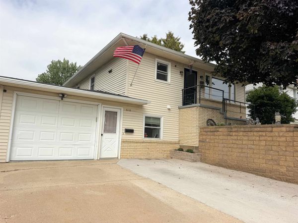 610 S Chestnut Street, Platteville, WI 53818