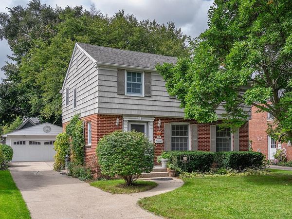 6041 N Santa Monica BOULEVARD, Whitefish Bay, WI 53217