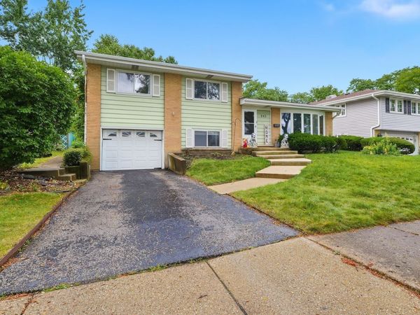 842 S School Street , Lombard, IL 60148