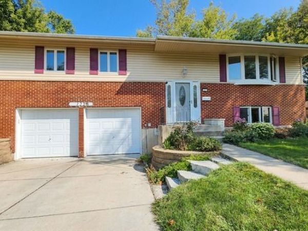 132 N Kitson Drive , Palatine, IL 60074