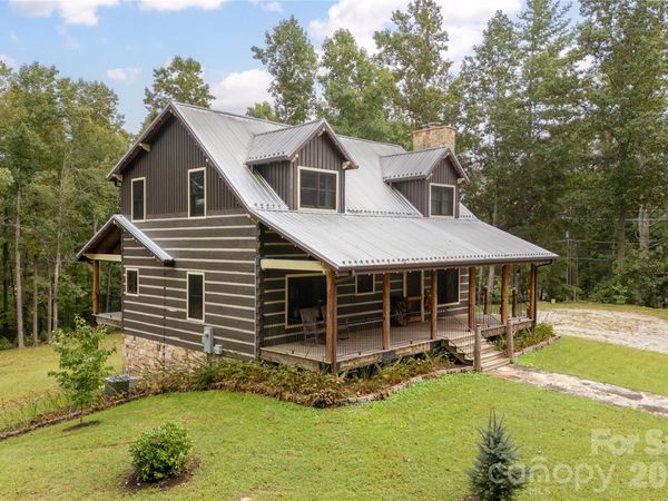 10 Black Bear Valley Drive, Hendersonville, NC 28792