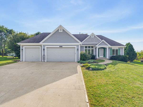 2135 Deer Path, Waukesha, WI 53189