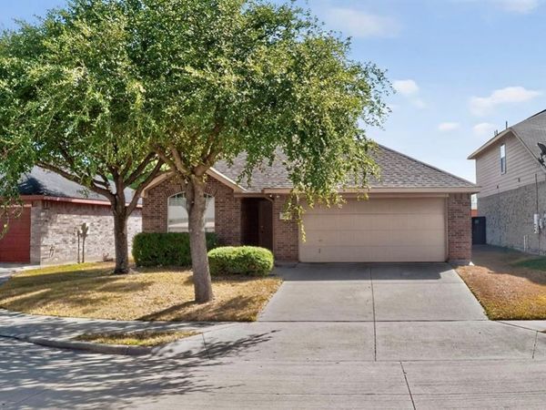 2954 Cowboy Drive , Dallas, TX 75237
