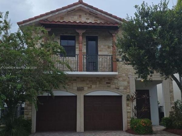 10433 NW 70th Ln , Doral, FL 33178
