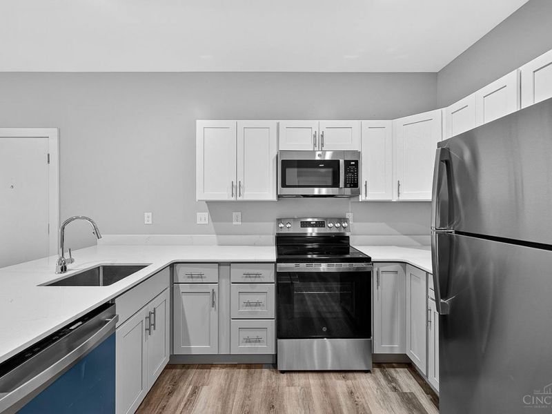 418 Torrence Court, Cincinnati, OH 45202 Photo 6