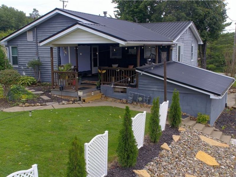 136 N School Street , Millersburg, OH 44654 Photo 2