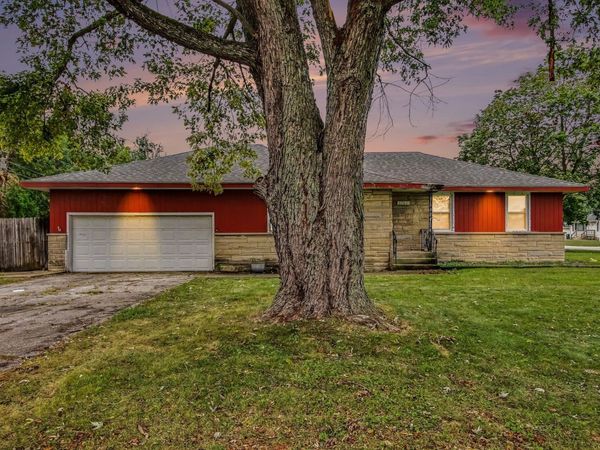 1702 Minnesota Street , Hobart, IN 46342