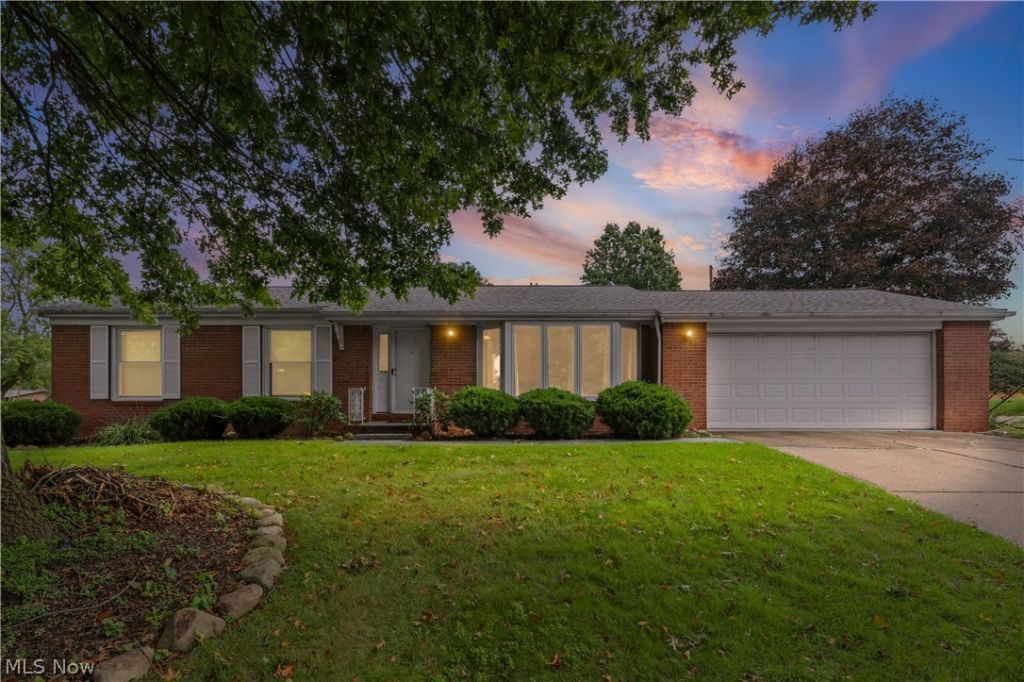 3724 Burrshire Drive Nw, Canton, OH 44709 Main Photo
