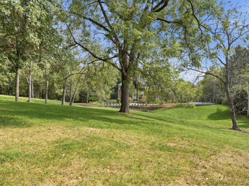 5500 Drake Road, Indian Hill, OH 45243 Photo 17
