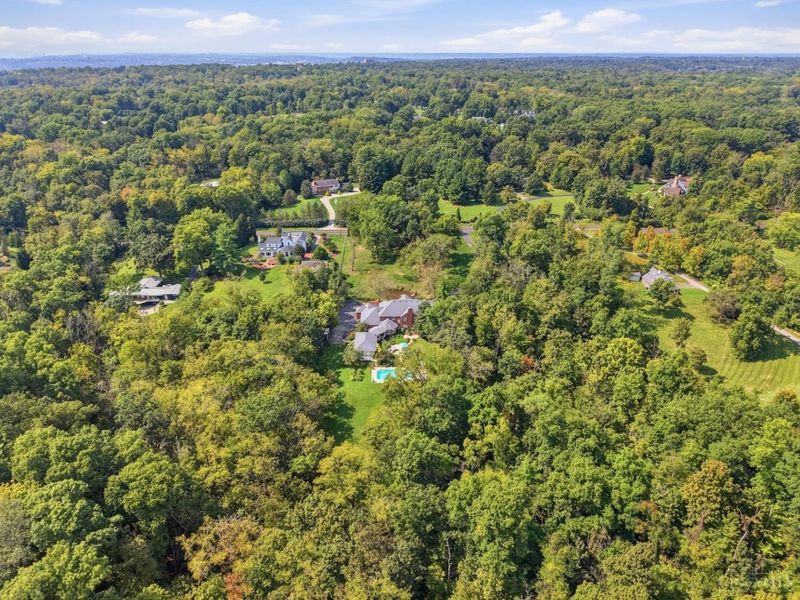 5500 Drake Road, Indian Hill, OH 45243 Photo 8