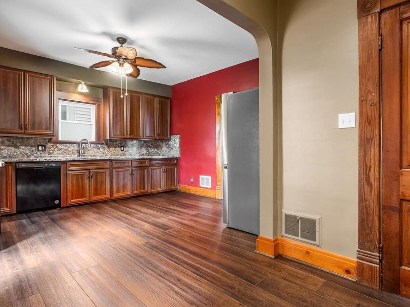 312 E 6th Avenue , Lancaster, OH 43130 Photo 16