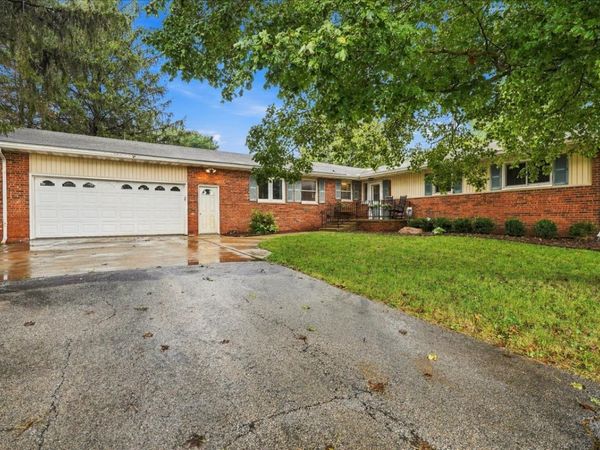 27501 Woods Road , Farmer City, IL 61842