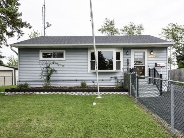 2205 Mohican Road , Waukegan, IL 60087