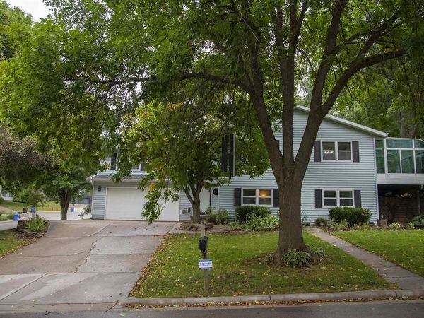 400 Oak Valley Road, Mount Horeb, WI 53572