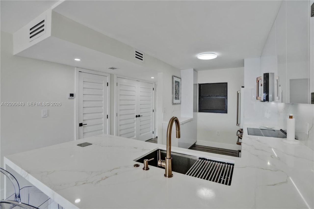 Please Call For Address, Unit 502, Miami Beach, FL 33141 Photo