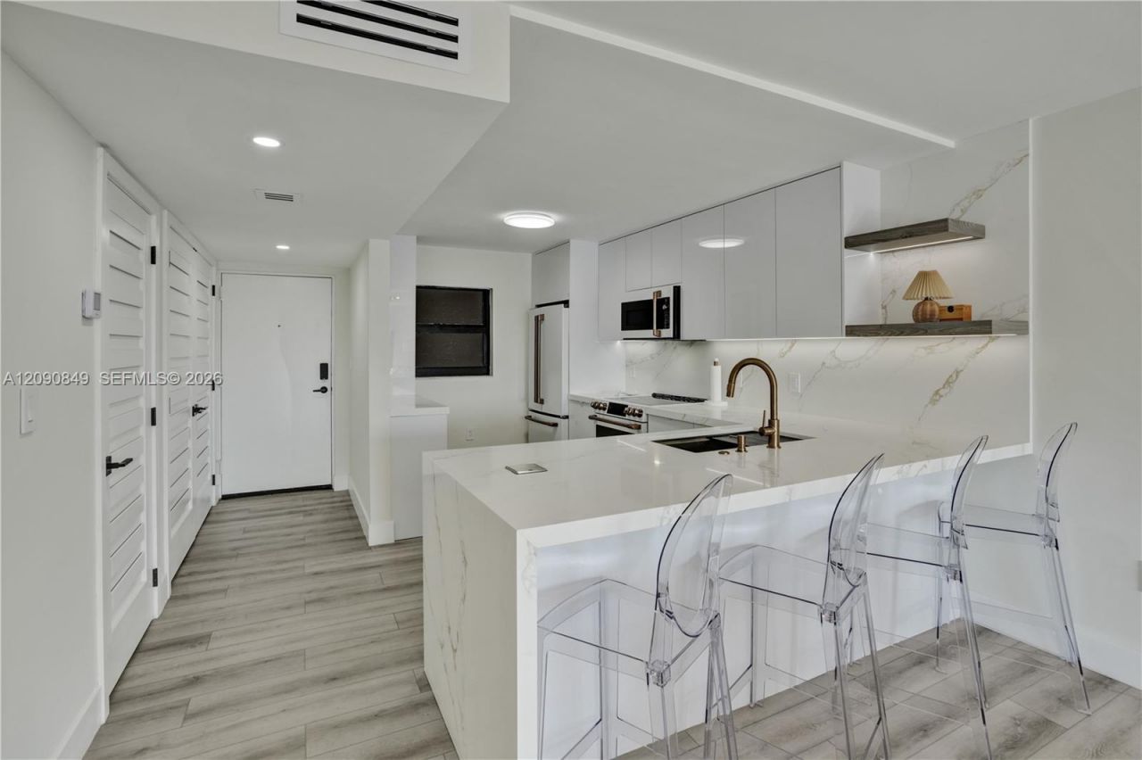 Please Call For Address, Unit 502, Miami Beach, FL 33141 Photo