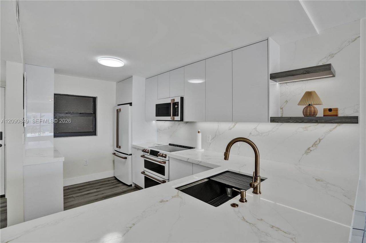Please Call For Address, Unit 502, Miami Beach, FL 33141 Photo