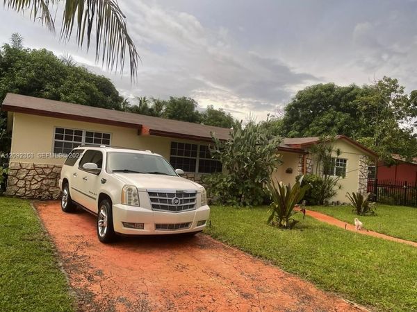 121 NE 173rd St , Miami, FL 33162