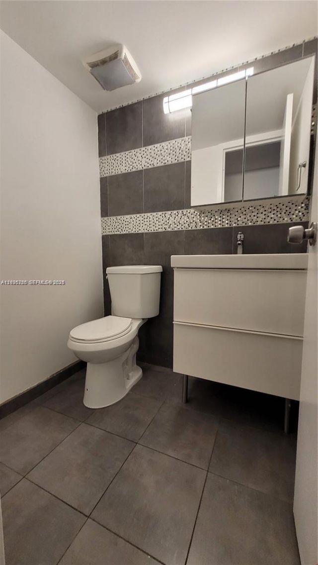 1800 Sans Souci Blvd, Unit 316, North Miami, FL 33181 Photo