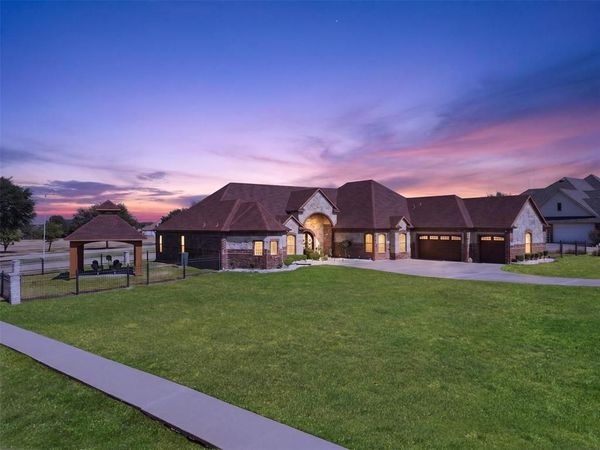 2521 Garrett Court , Cedar Hill, TX 75104