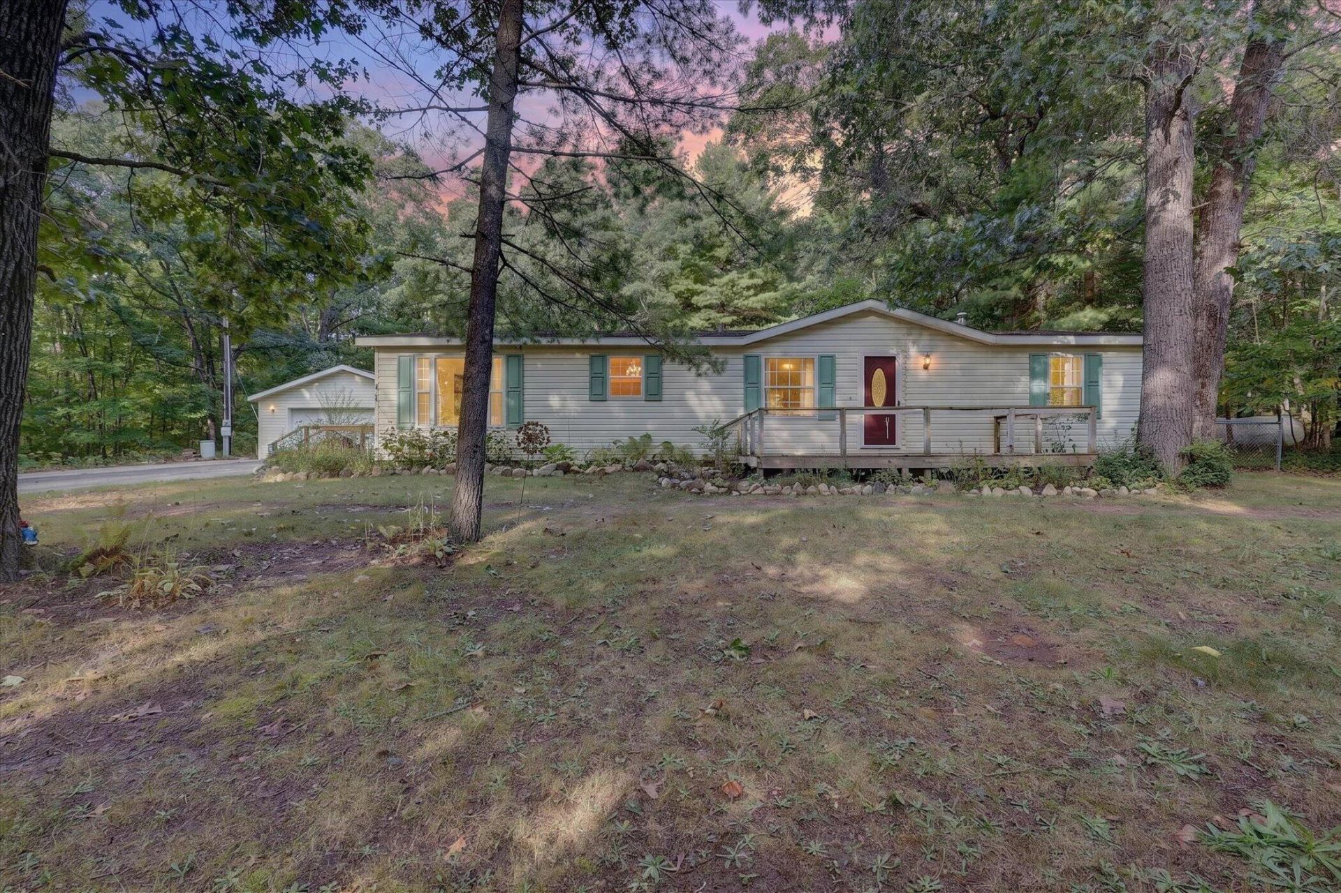 9755 S Beech Avenue, Howard City, MI 49329 Main Photo