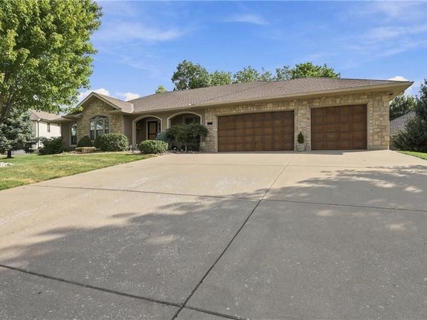 3829 S Coachman Drive, Independence, MO 64055