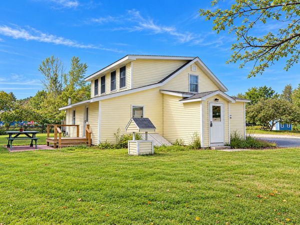 9 Fiske Lane, Blue Hill, ME 04614
