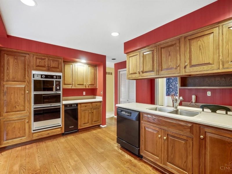 8430 Susann Lane, Cincinnati, OH 45215 Photo 14