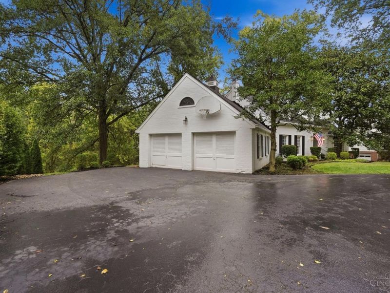 8430 Susann Lane, Cincinnati, OH 45215 Photo 6