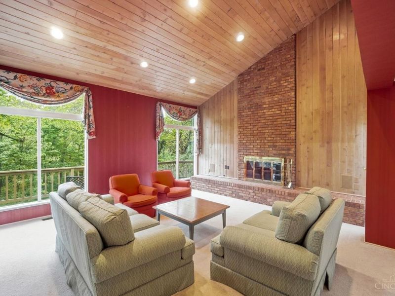 8430 Susann Lane, Cincinnati, OH 45215 Photo 7