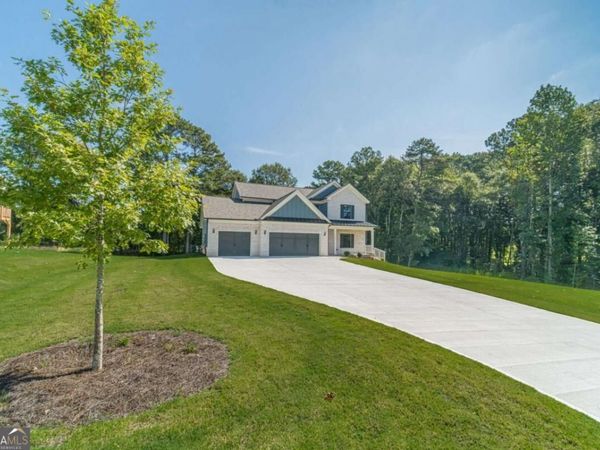 2736 Thomas View Court, Loganville, GA 30052