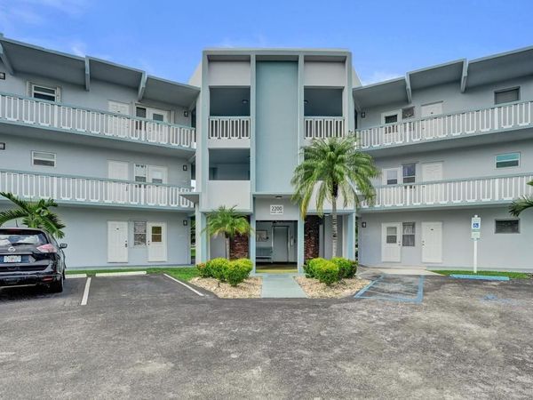 2200 Park Lane, Unit 111, Hollywood, FL 33021
