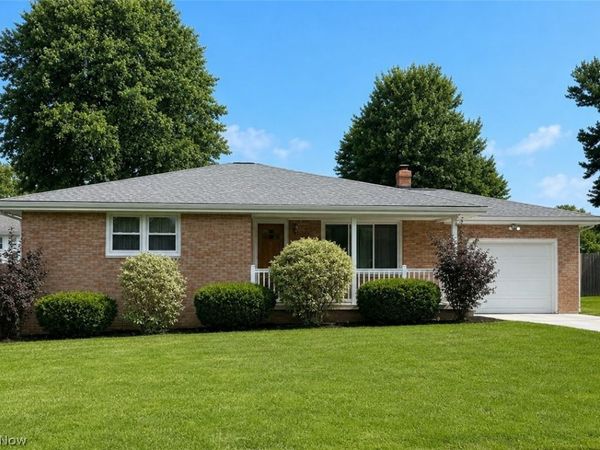 578 Como Street , Struthers, OH 44471