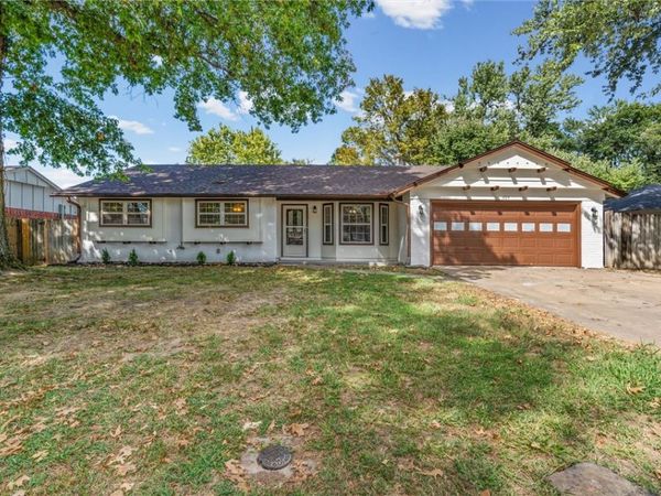 204 E Henson Avenue , Springdale, AR 72764