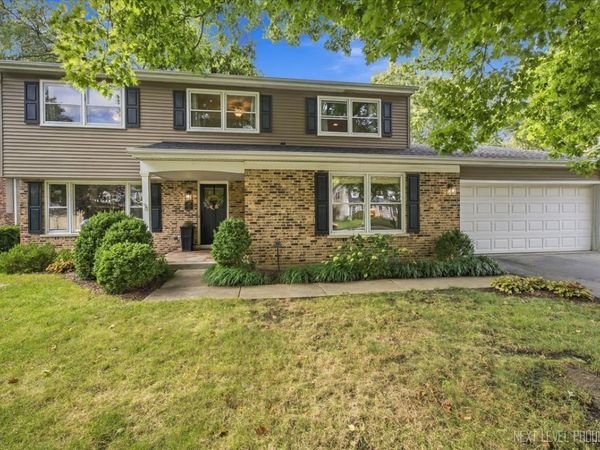 6 N Andover Lane , Geneva, IL 60134