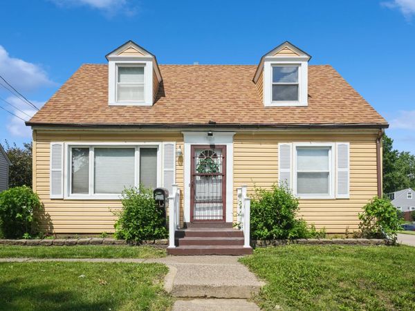 1128 28th Street , Bettendorf, IA 52722
