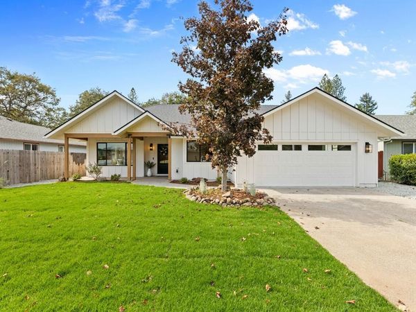 335 Yew Wood Drive, Shady Cove, OR 97539