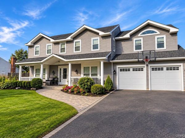 125 Pace Drive S, West Islip, NY 11795