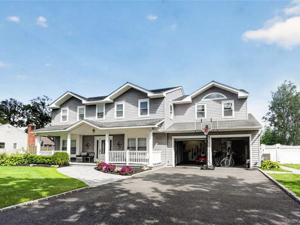 125 Pace Drive S, West Islip, NY 11795